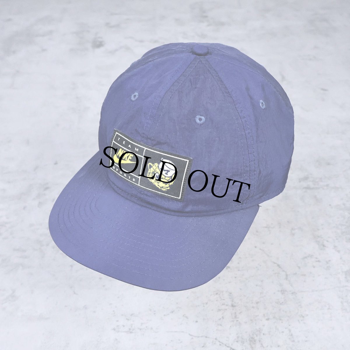 画像2: NIKE "MICHIGAN WOLVERINES" フットボールチーム ナイロンキャップ (2)