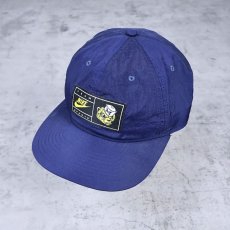 画像2: NIKE "MICHIGAN WOLVERINES" フットボールチーム ナイロンキャップ (2)