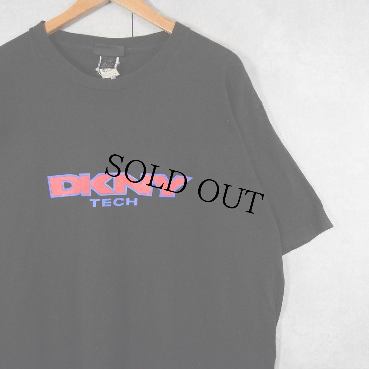 画像1: 90's DKNY TECH USA製 ロゴプリントTシャツ BLACK (1)