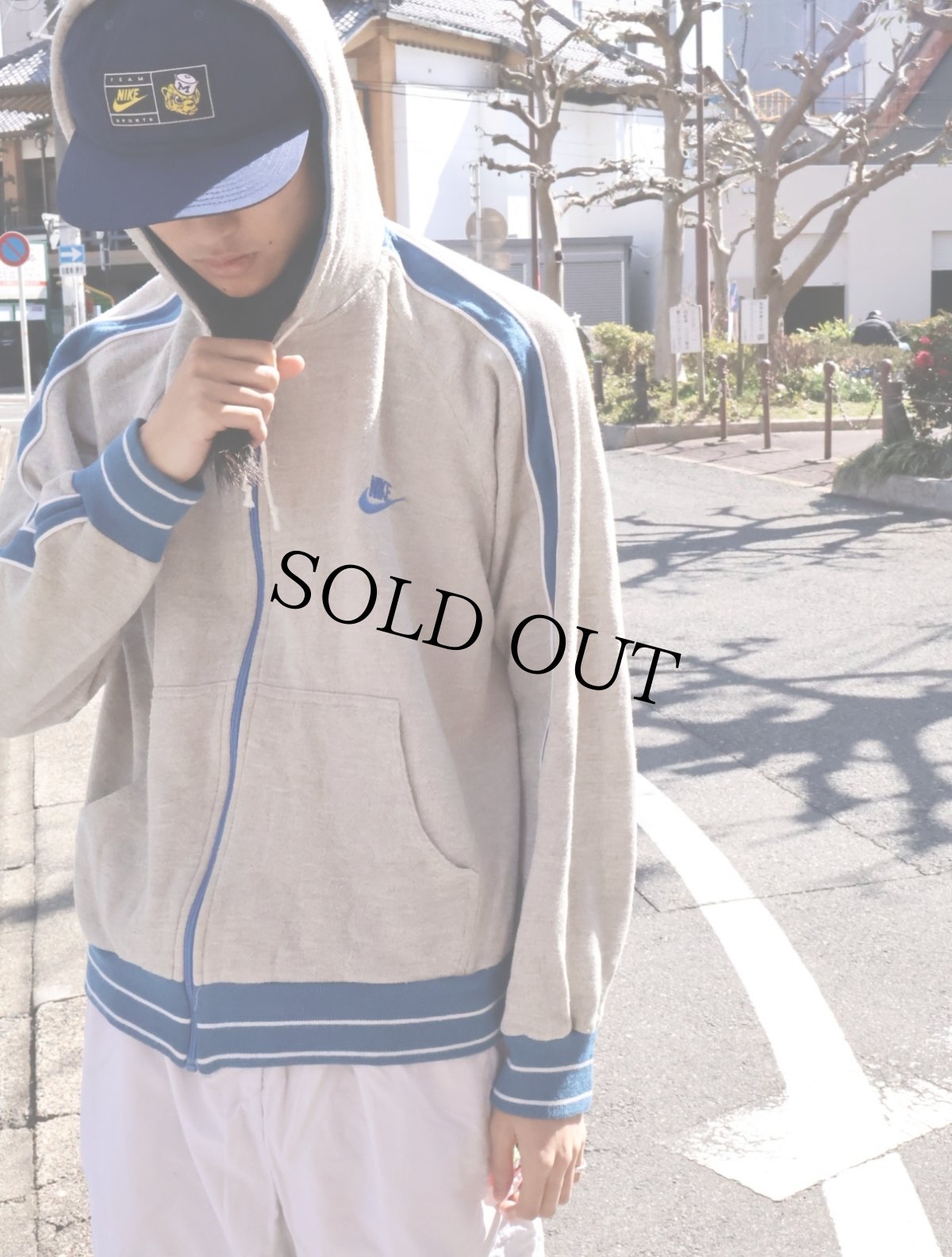 画像2: 70's NIKE ラインデザイン スウェットジップパーカー XL (2)