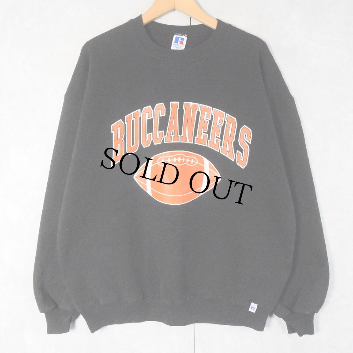 画像1: 90's〜 RUSSELL ATHLETIC USA製 "BUCCANEERS" 前V プリントスウェット BLACK XL (1)