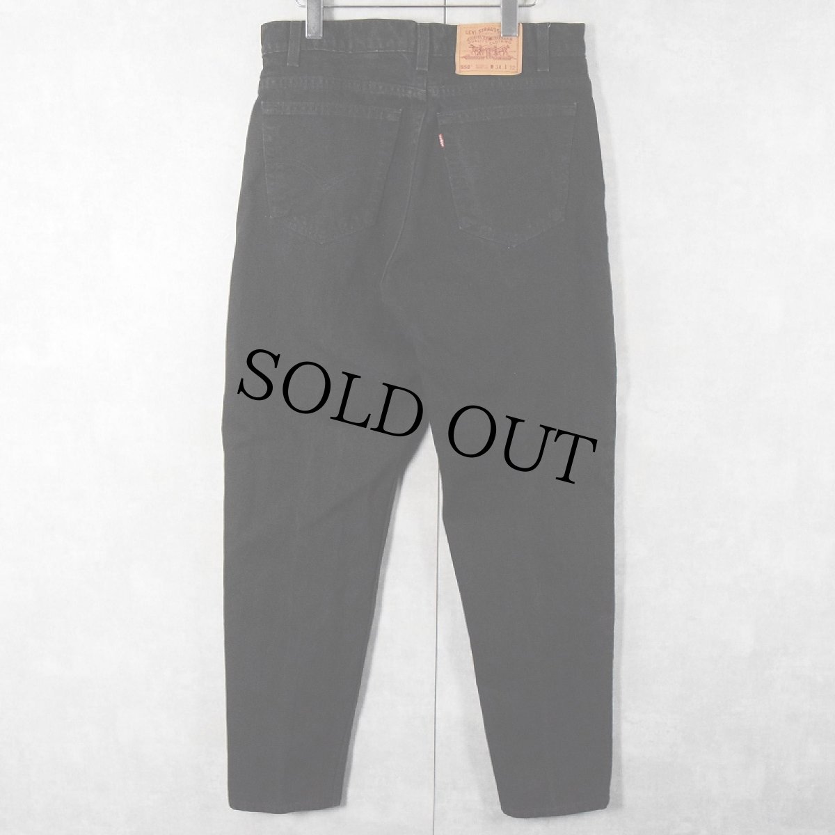 画像2: 90's Levi's 550 TAPERED LEG RELAXED FIT USA製 "サルファブラック" ブラックデニムパンツ W32 (2)
