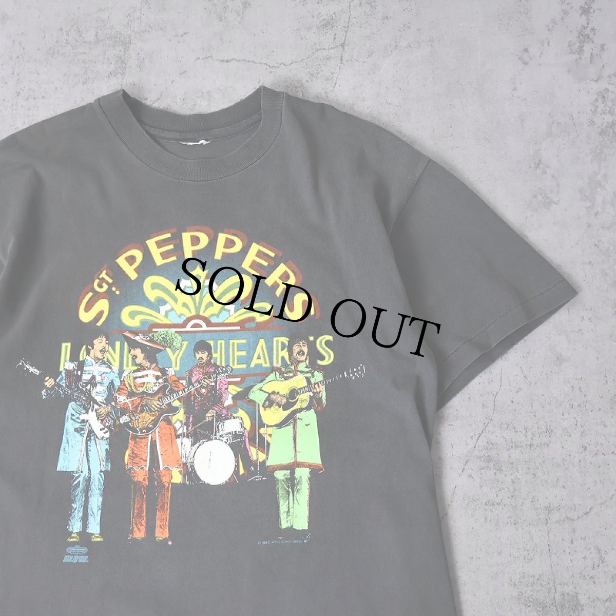 画像1: 1992 THE BEATLES "Sgt Pepper's Lonely Hearts Club Band" ロックバンドアルバムTシャツ (1)