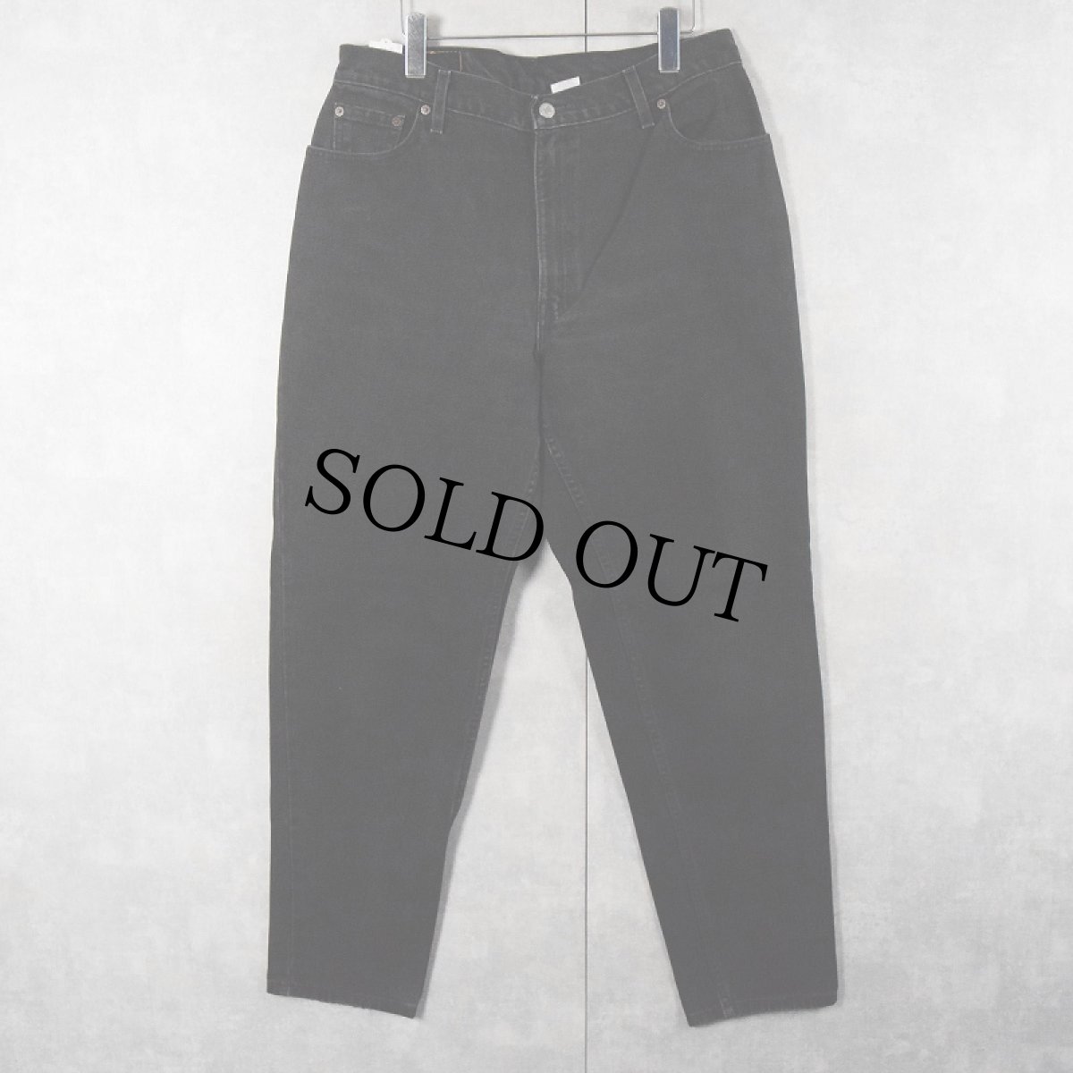 画像1: 90's Levi's 550 RELAXED FIT TAPERED LEG USA製 "サルファブラック" ブラックデニムパンツ W32 (1)