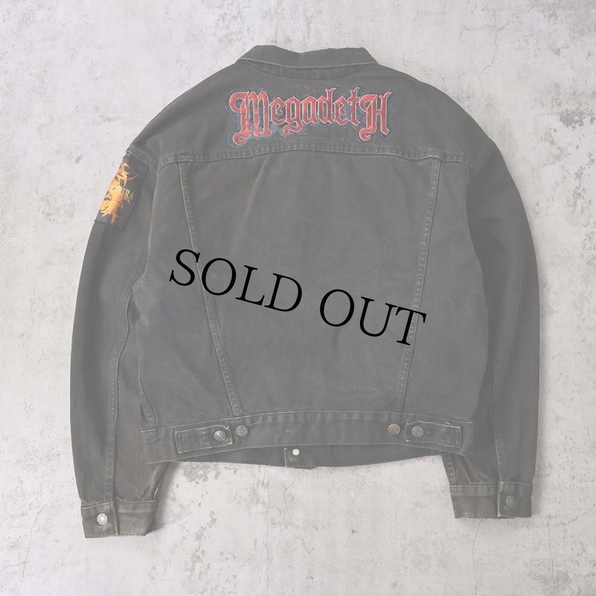 画像2: 90's〜 Levi's 70598 ロックバンドワッペンカスタム ブラックデニムジャケット (2)