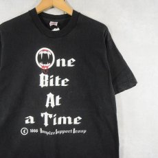 画像1: 90's Vampire Support Group USA製 "One Bite At a Time" プリントTシャツ BLACK L (1)
