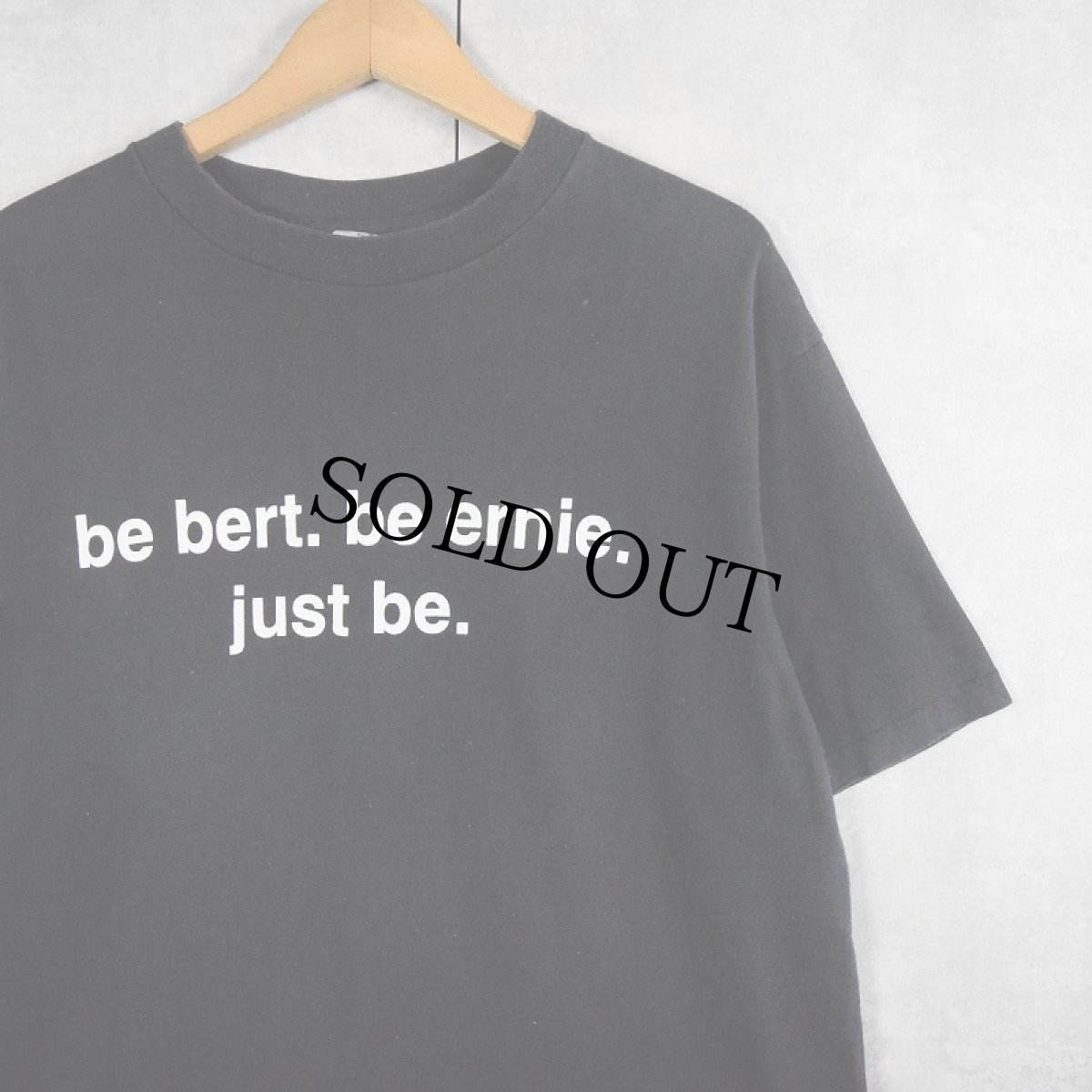 画像1: 90's USA製 "be bert. be ernie. just be."  Calvin Klein パロディプリントTシャツ BLACK L (1)