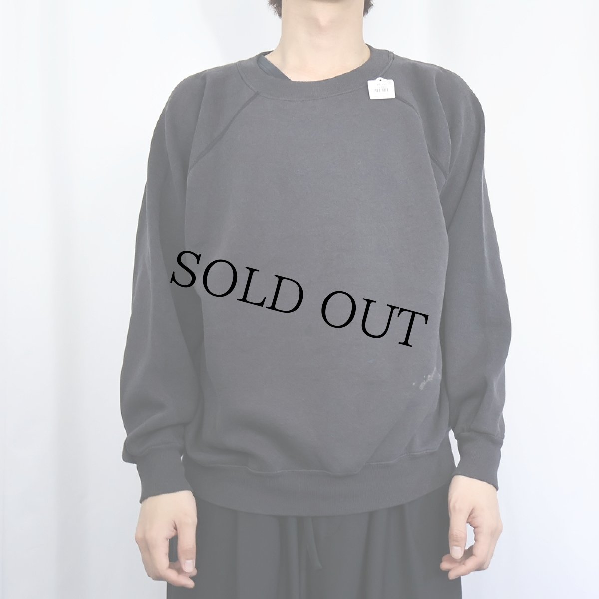 画像2: 80〜90's 無地ラグランスウェット BLACK (2)