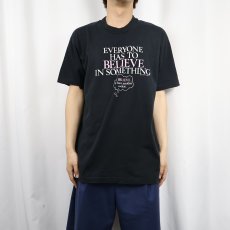 画像2: 80's RIVERTOWN TRADING CORP USA製 "EVERYONE HAS TO..." メッセージプリントTシャツ BLACK XL (2)