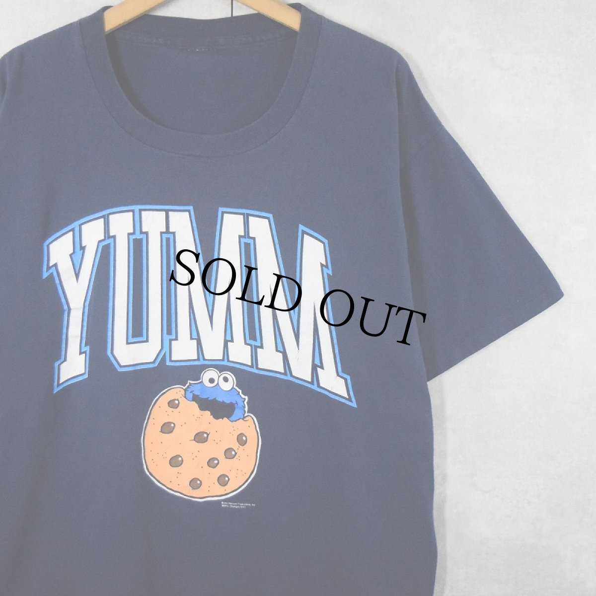 画像1: 90's COOKIE MONSTER USA製 "YUMM" キャラクターTシャツ NAVY (1)