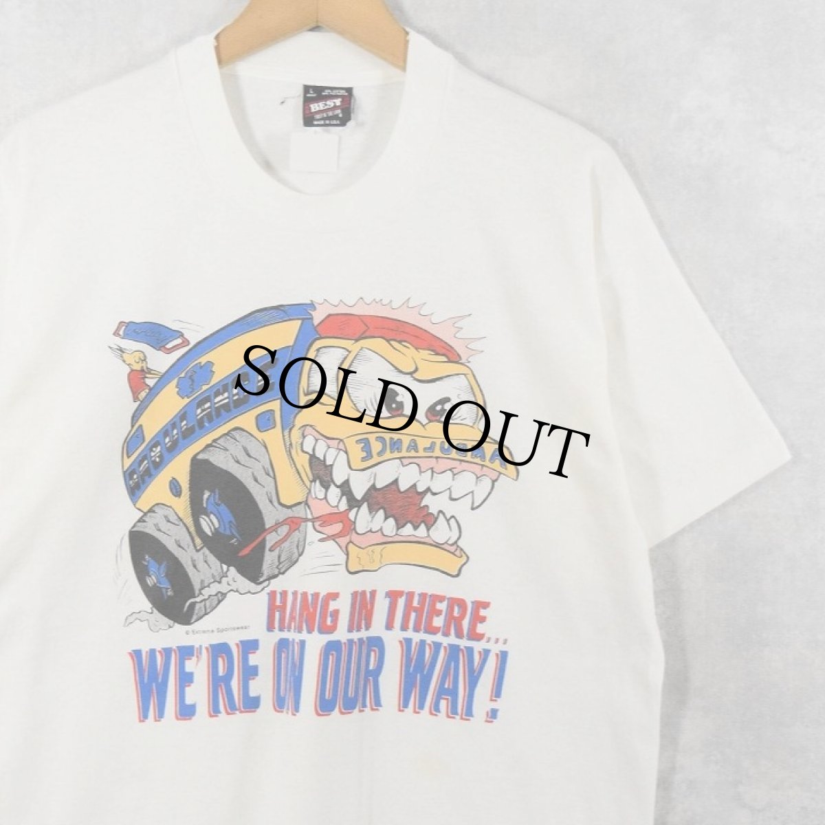 画像1: 90's USA製 "HANG IN THERE... WE'RE ON OUR WAY!" シュールイラストプリントTシャツ L (1)