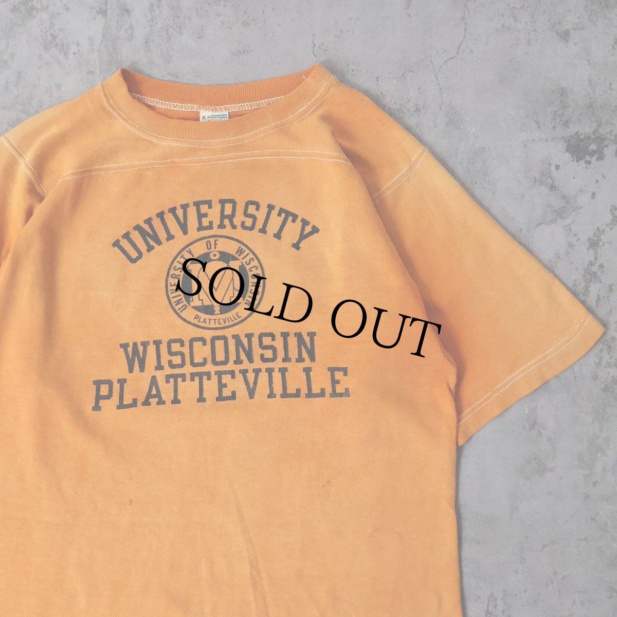 画像1: 70〜80's Champion バータグ USA製 "UNIVERSITY WISCONSIN PLATTEVILLE" プリントフットボールTシャツ M (1)