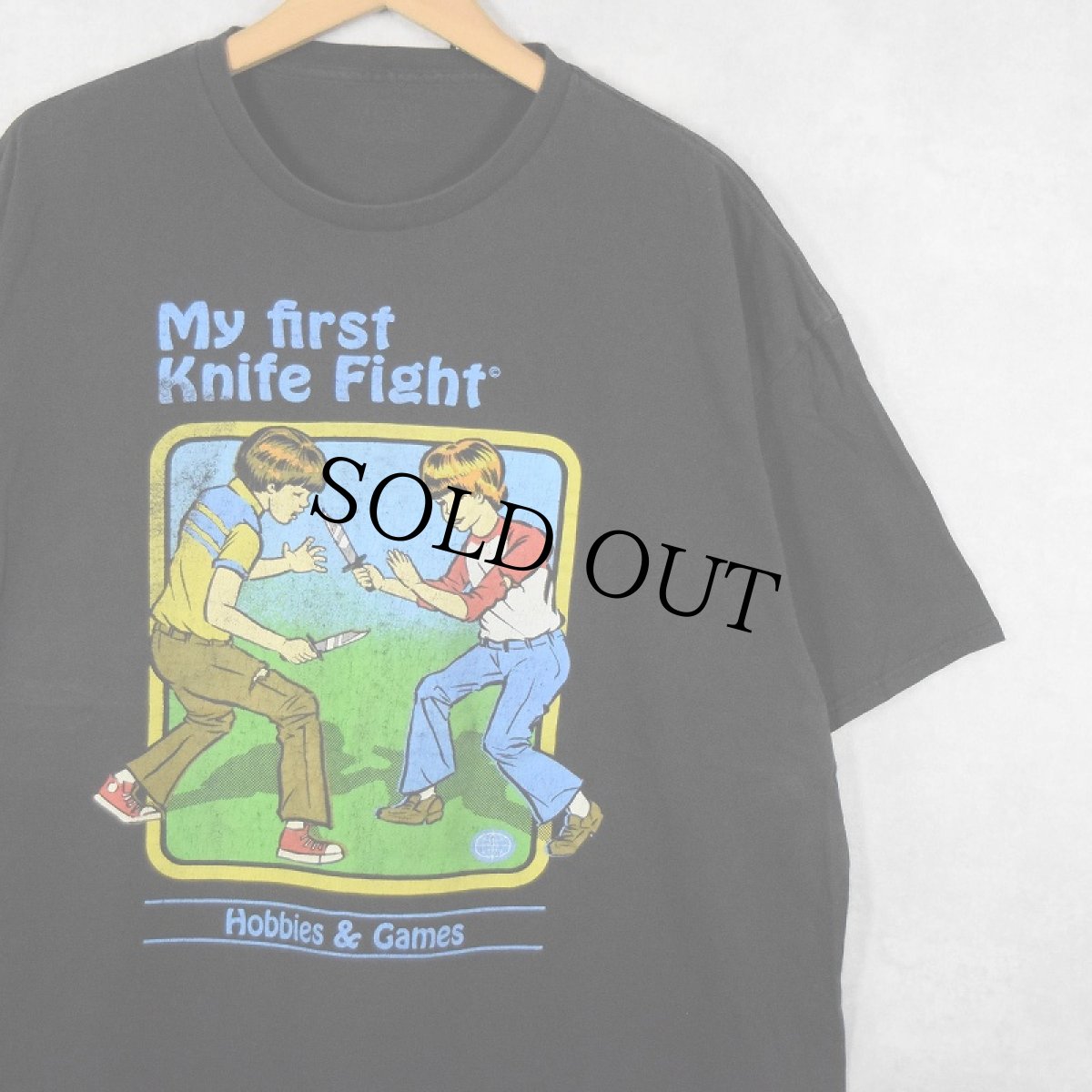 画像1: Steven Rhodes "My first knife fight" イラストプリントTシャツ BLACK (1)