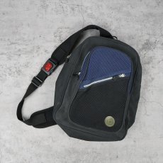 画像1: MTV ボディバッグ NAVY×BLACK (1)