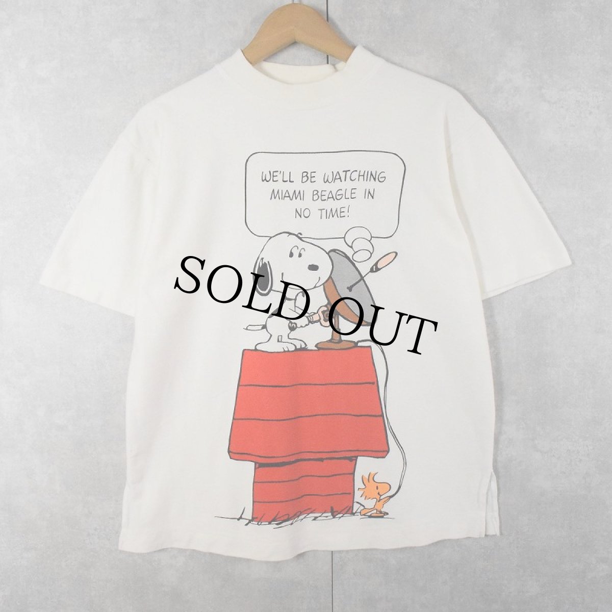 画像1: SNOOPY "WE'LL BE WATCHING..." キャラクタープリントTシャツ (1)