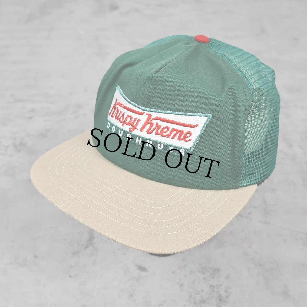画像1: 90's Krispy Kreme Doughnuts ドーナツショップ ロゴ刺繍 スナップバックメッシュキャップ (1)