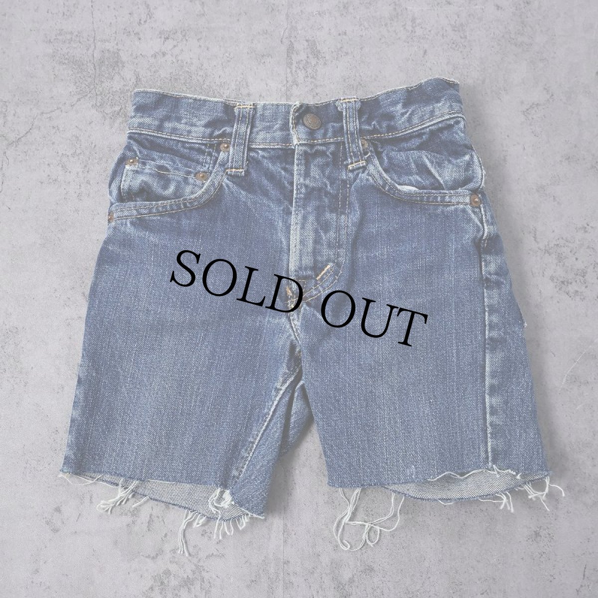 画像1: 60〜70's LEVI'S 317021 BIGE カットオフデニムパンツ KIDS SIZE (1)