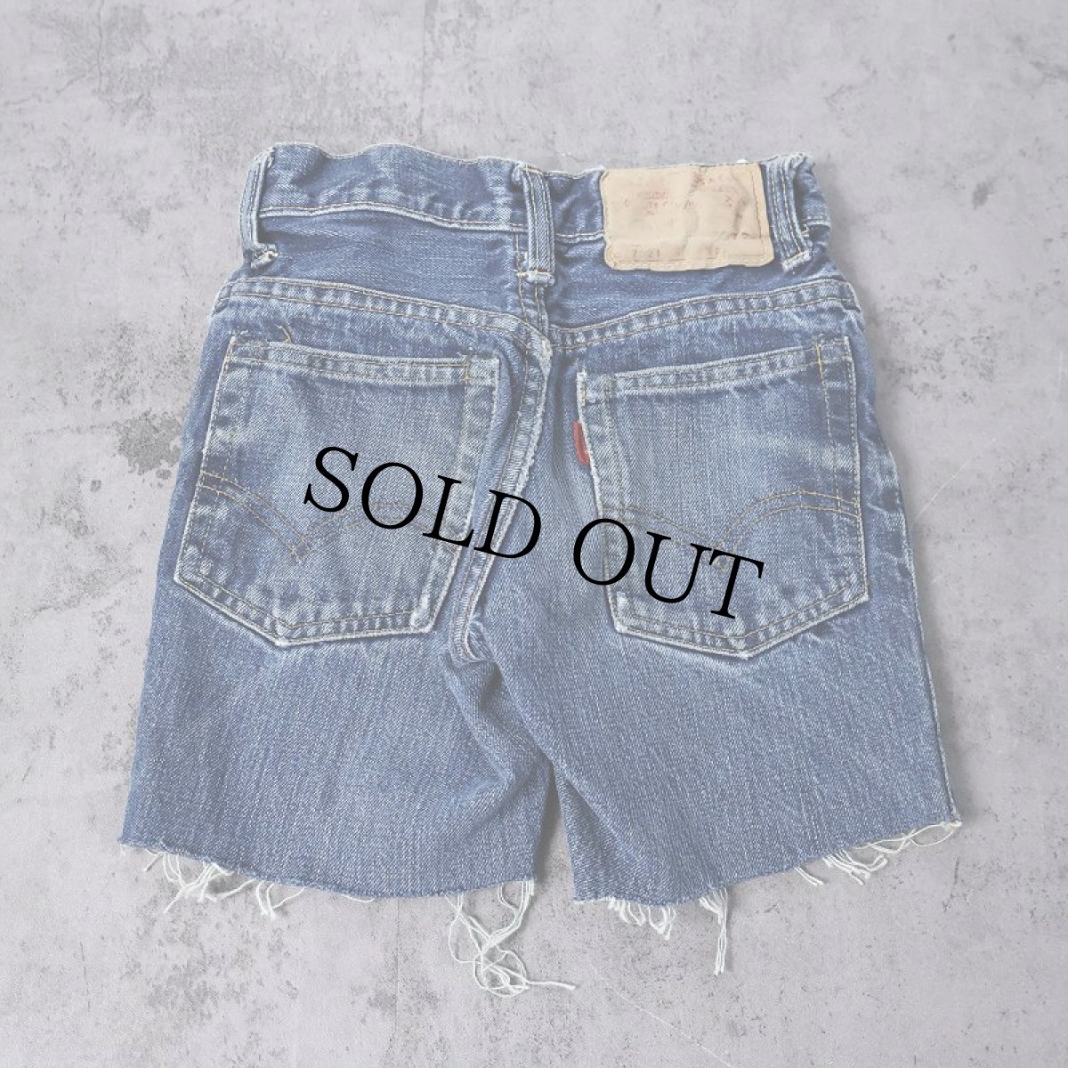 画像2: 60〜70's LEVI'S 317021 BIGE カットオフデニムパンツ KIDS SIZE (2)