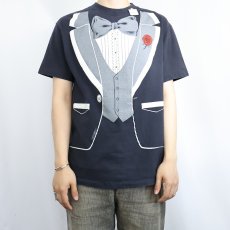 画像2: 90's USA製 タキシード柄 騙し絵プリントTシャツ NAVY L (2)
