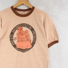 画像1: 70's USA製 "FAI-270 ARCHAEOLOGICAL PROJECT" プリントリンガーTシャツ L (1)