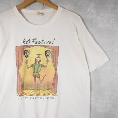 画像1: 80〜90's Personalities of Waterloo "Get Festival!" イラストプリントTシャツ (1)