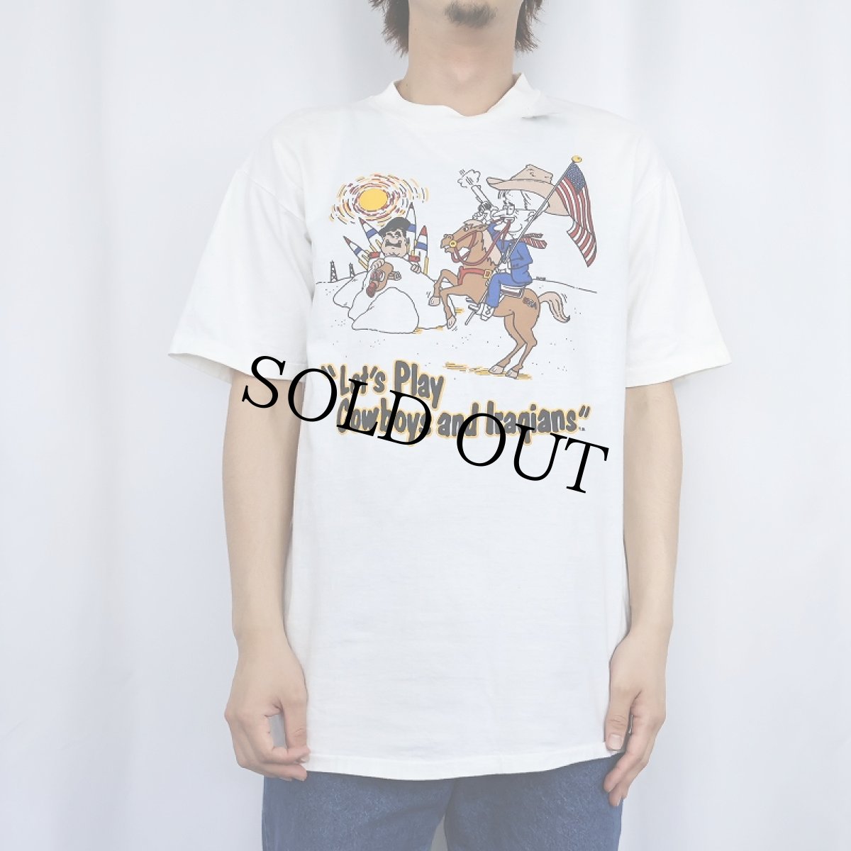 画像2: 90's USA製 "Let's Play Cowboys and Iraqians" 風刺イラストプリントTシャツ XL (2)