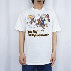 画像2: 90's USA製 "Let's Play Cowboys and Iraqians" 風刺イラストプリントTシャツ XL (2)