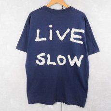 画像2: 90's GRAVITY GRAPHICS USA製 "SAIL FAST LIVE SLOW" プリントTシャツ NAVY L (2)