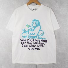 画像1: 90's USA製 "See Dick looking for the clicker...." イラストプリントTシャツ L (1)