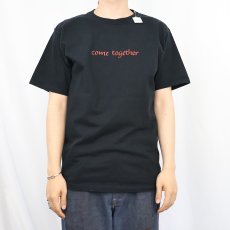 画像3: YOKO ONO "JOHN LENNON" ミュージシャンアートプリントTシャツ BLACK (3)