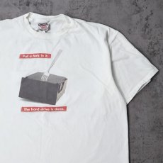 画像1: 90's Pinnacle Micro APEX 4.6 GB "Put a fork in it." コンピューター企業プリントTシャツ XL (1)