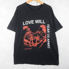 画像1: PLEASURES × JOY DIVISION "LOVE WILL TEAR US APART" ポストパンクバンドTシャツ BLACK (1)