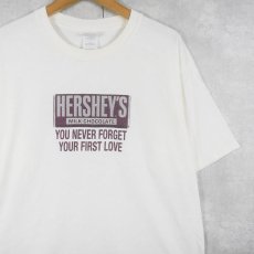 画像1: 2000's HERSHEY'S "YOU NEVER FORGET YOUR FIRST LOVE" お菓子企業 ロゴプリントTシャツ L (1)