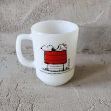 画像1: 60〜70's Fire-King USA製 "Snoopy Morning Allergy" 9オンスマグ (1)