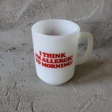 画像2: 60〜70's Fire-King USA製 "Snoopy Morning Allergy" 9オンスマグ (2)
