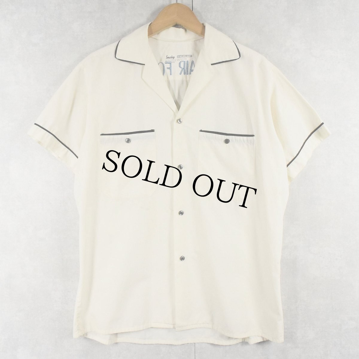 画像2: 60's USAF "CHIEVRES AIR BASE BELGIUM" コットンボーリングシャツ (2)