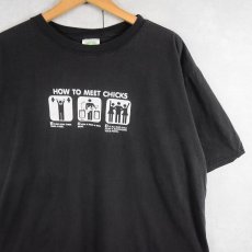 画像1: "HOW TO MEET CHICKS" ピクトグラムプリントTシャツ L (1)