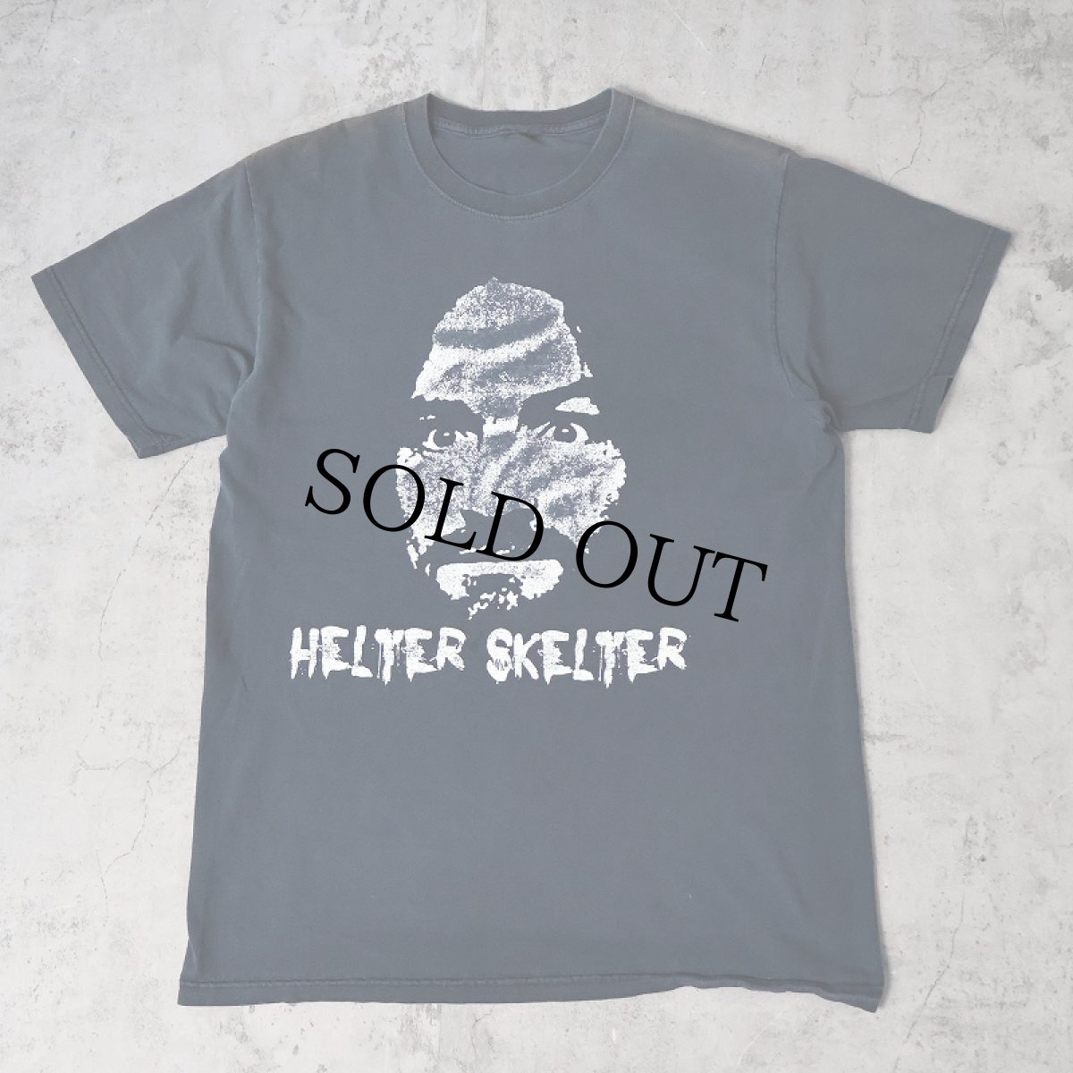 画像1: Charles Manson "HELTER SKELTER" カルト指導者 プリントTシャツ BLACK (1)