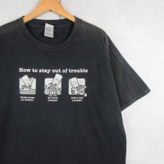 画像1: THE SIMPSONS "How to stay out of trouble" キャラクタープリントTシャツ XL (1)