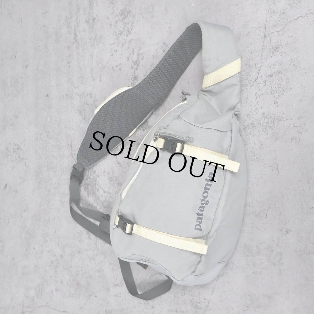 画像1: 2015SS Patagonia Atom Sling 8L ボディバッグ (1)