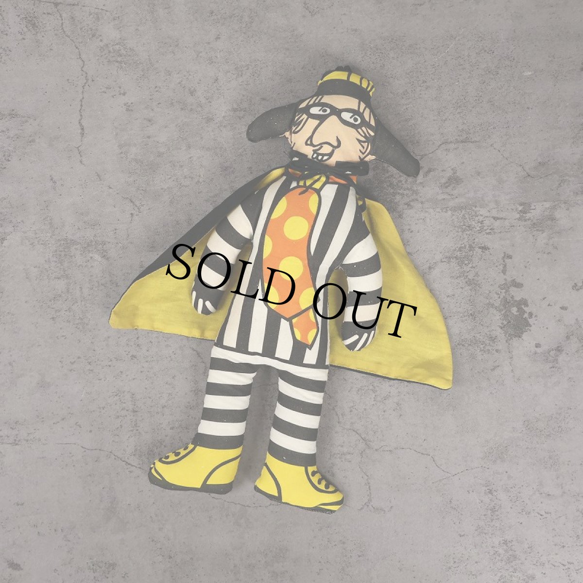 画像1: 70〜80's McDonald's "Hamburglar" キャラクター ぬいぐるみ (1)