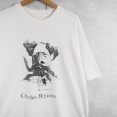 画像1: LARGELY LITERARY "Charles Dickens" 小説家 イラストプリントTシャツ (1)