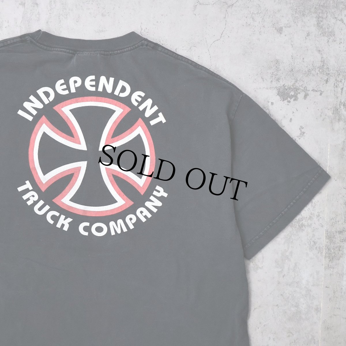画像1: INDEPENDENT ロゴプリントTシャツ BLACK (1)