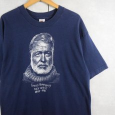 画像1: 90's Ernest Hemingway USA製 作家プリントTシャツ NAVY L (1)