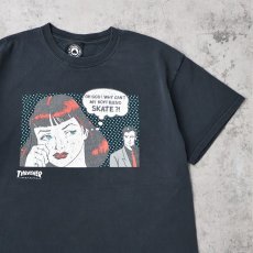 画像1: THRASHER "WHY CAN'T MY BOYFRIEND SKATE?!" アメコミプリントTシャツ BLACK (1)