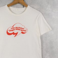 画像1: 70's〜 "finger lickin' good." パロディプリントTシャツ (1)