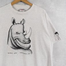 画像1: 90's USA製 "RHINO'S BAR CINCINNATI, OH." サイイラストプリントTシャツ XL (1)