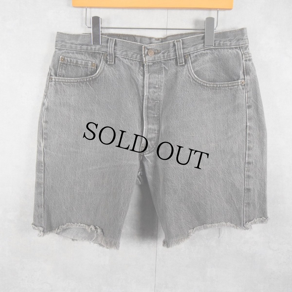 画像1: 80〜90's Levi's 501 USA製 "先染め" カットオフ ブラックデニムパンツ W34 (1)