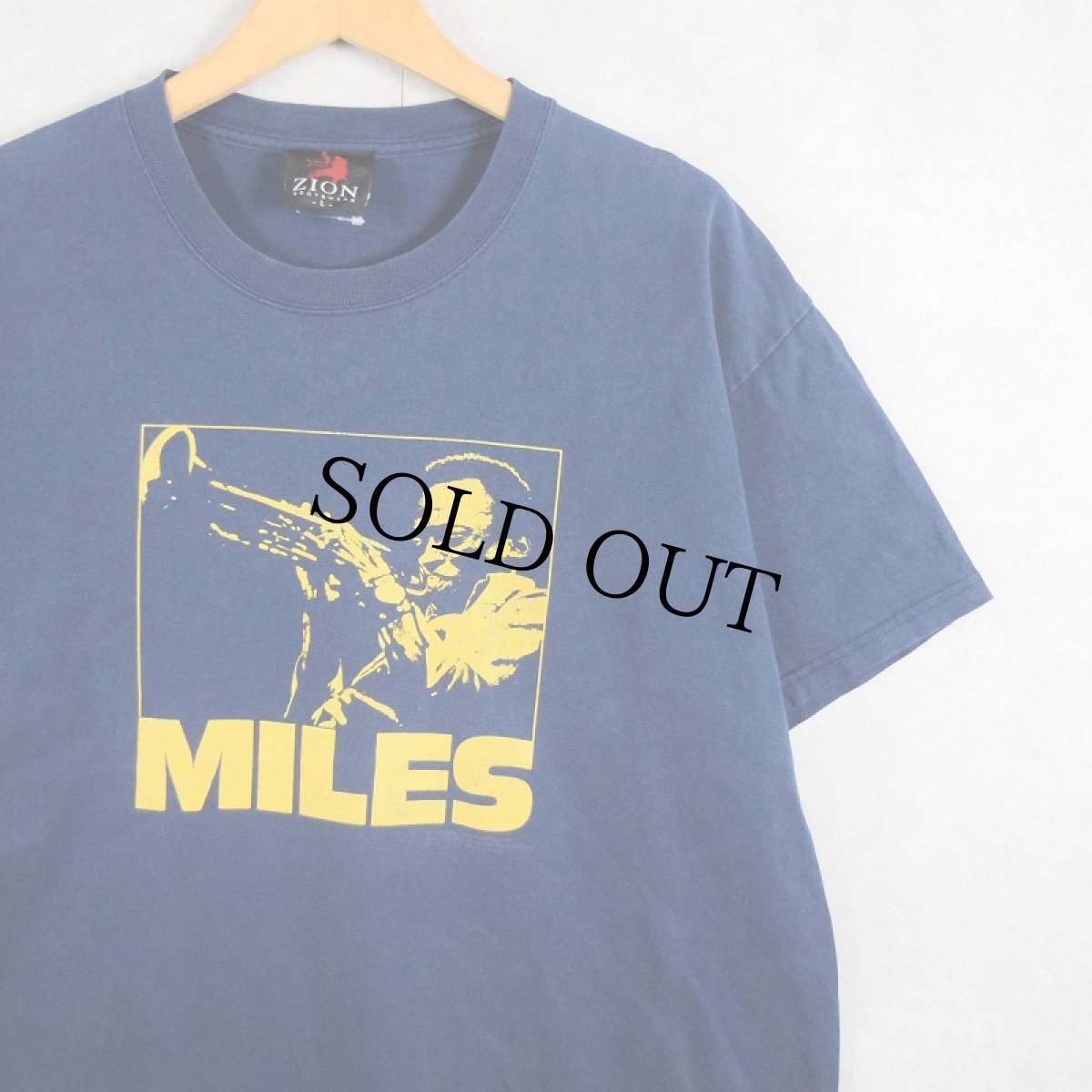 画像1: 2000's Miles Davis ジャズミュージシャン プリントTシャツ NAVY L (1)