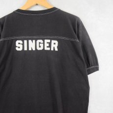 画像2: 70〜80's USA製 "SINGER" フロッキープリント フットボールTシャツ XL (2)